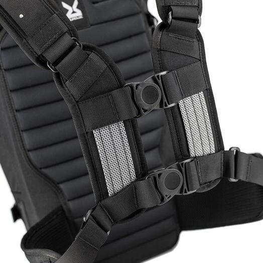 Kriega R25 バックパック ブラック ライディングバッグ Kriega R25 Backpack Review by GearChic.com — GearChic